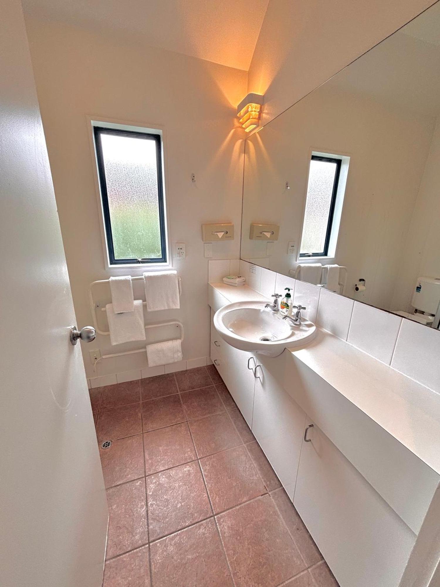 Bush Court Motel 4*