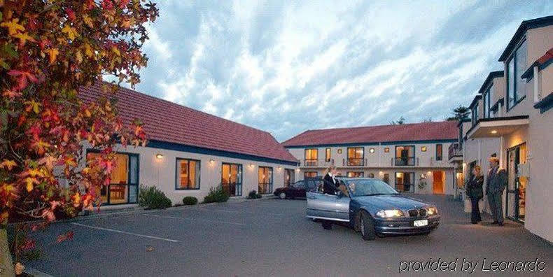 Bush Court Motel 4*